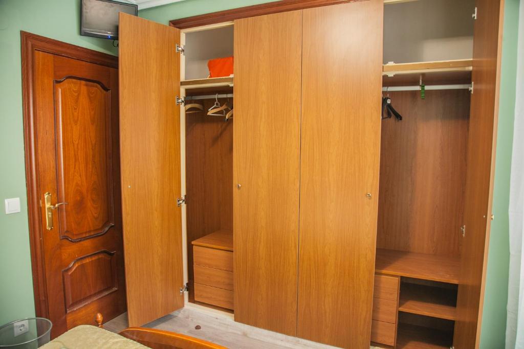 לוגרוניו Pension Parque Del Ebro (Adults Only) חדר תמונה