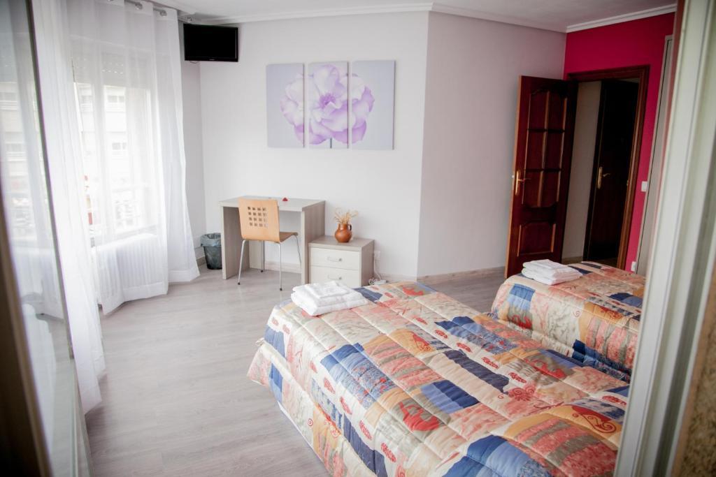 לוגרוניו Pension Parque Del Ebro (Adults Only) חדר תמונה