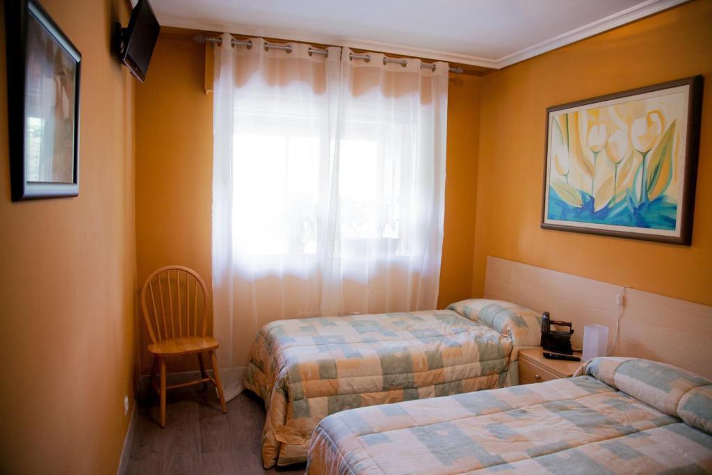 לוגרוניו Pension Parque Del Ebro (Adults Only) חדר תמונה