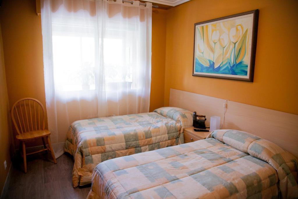 לוגרוניו Pension Parque Del Ebro (Adults Only) חדר תמונה